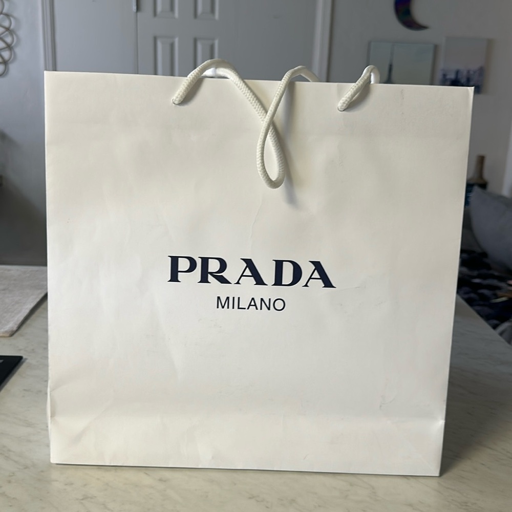✨💙Luxury Designer Bags and Boxes for Sale!
PRADA 2 BAG FOR SALE✨💙EACH$18!!!!!!
